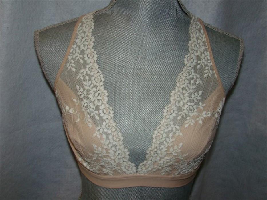NWOT Wacoal 36 Embrace Lace Soft Cup Non-Wire Bra 852191 Beige #112997
