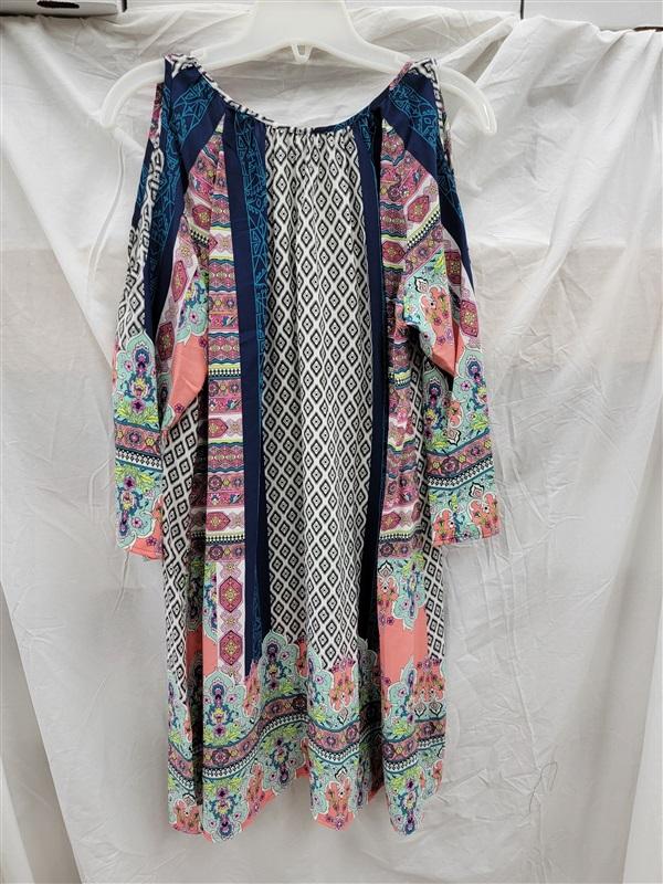 NWOT Glam Boutique M Cold Shoulder Shift Dress 123120