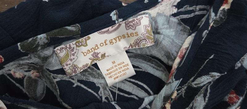NWT Band of Gypsies M Navy Blush Floral Ruffle Crop Top 125484