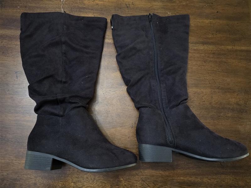 NWOT Maurices 6 Wide Calf Faux Suede Boots 125677