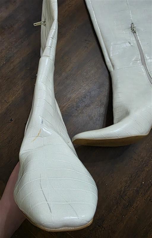 NWOTD Express 9 Knee High Stiletto's Heel Faux Crocodile Ivory Boots 125721