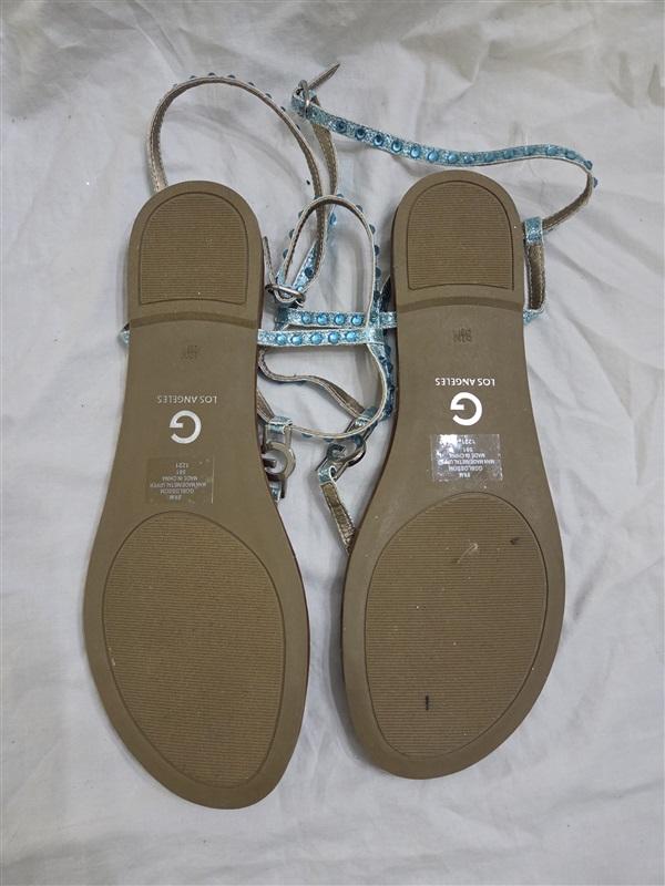 NWOT Guess 8 GBG Los Angeles Rhinestone Blossom Sandals 125870