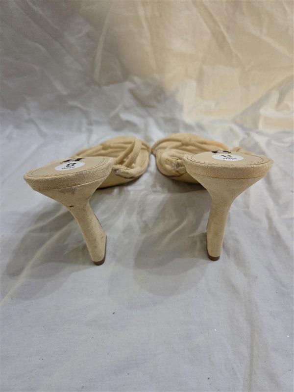 Pre Owned Nine West 8 Kims 2 Beige Faux Suede Strappy Heel Sandals 125874
