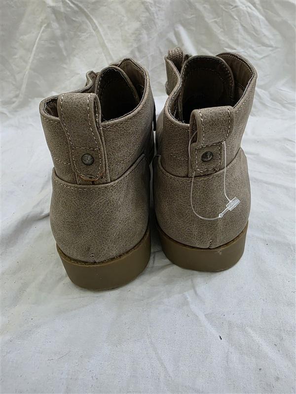 NWOT Very G 8 Taupe Suede Tie UP Ankle Boots 126022