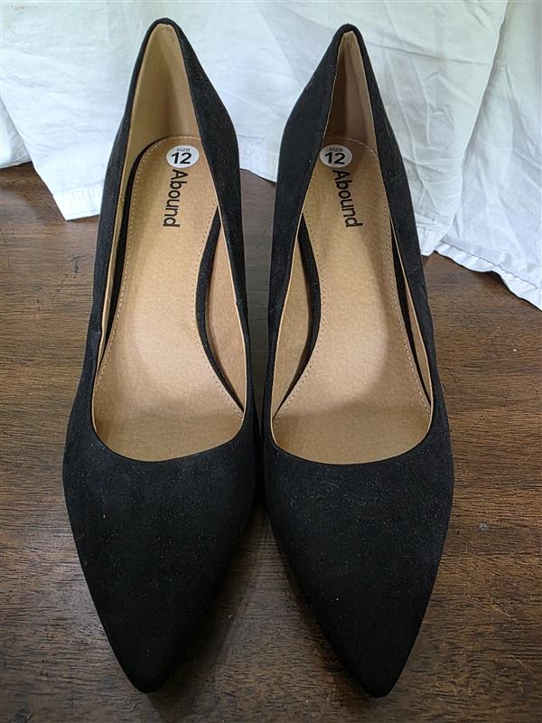 NWOTD Abound 12 Audry Block Heel Pumps Black Faux Suede 126233