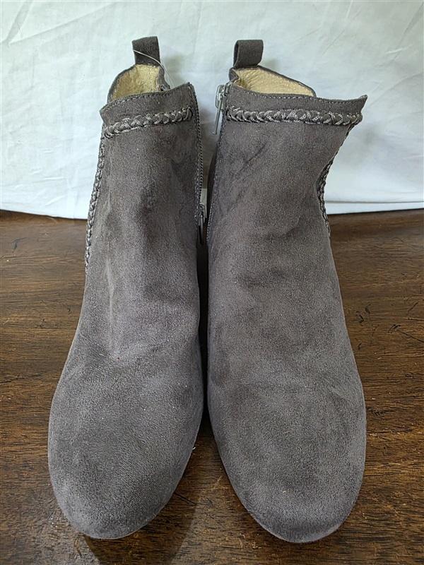 NWOT DV8 Dolce Vita 9 Wedge Cut Out Suede Heeled Bootie Gray 126239