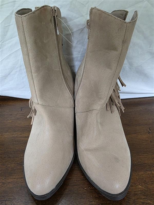 NWOT Maurices 8 Darcy Fringe Ankle Boot Stacked Heel Ankle Cowboy Fringe 126242