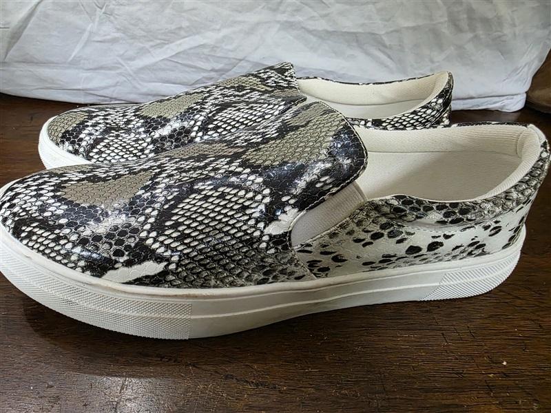 NWOT Matisse 11 Snake Skin Slip On Tennis Shoe Loafers 126246