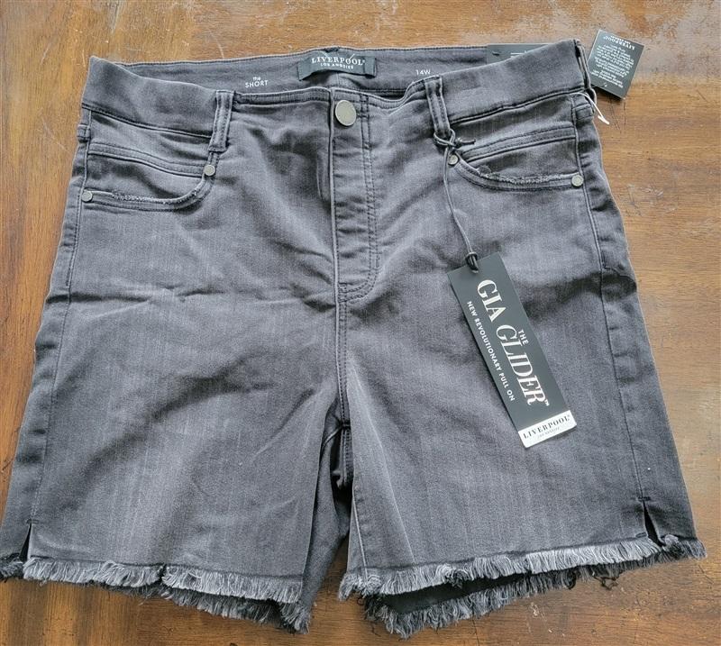NWT Liverpool 18W Gia Glider Pull ON Charcoal Jean Shorts 126427