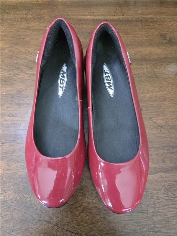 NWOT MTB 6-6.5 Red Patent Leather Performance Slip On Ballerina 126505