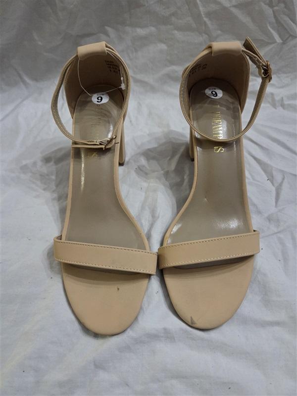 Pre Owned Dream Pairs 9 Chunk Low Heel Pump Sandals Beige 126605