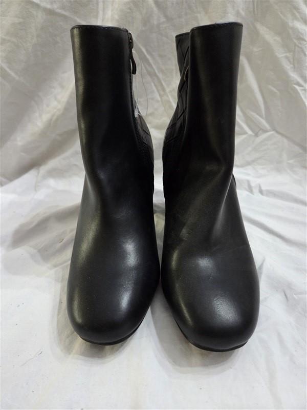 NWOT Mia 8 Minie Stacked Heel Black Faux Leather Woven Ankle Boot Booties 126608