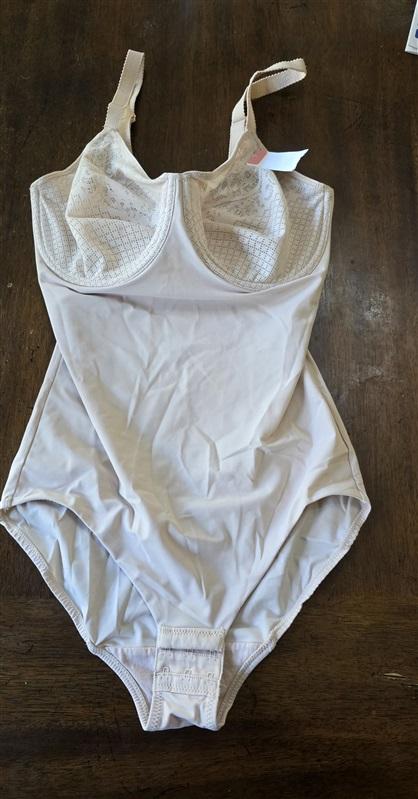 NWT Wacoal 36DDD Visual Effects Moderate Minimizing Bodysuit 801210 Beige 127293