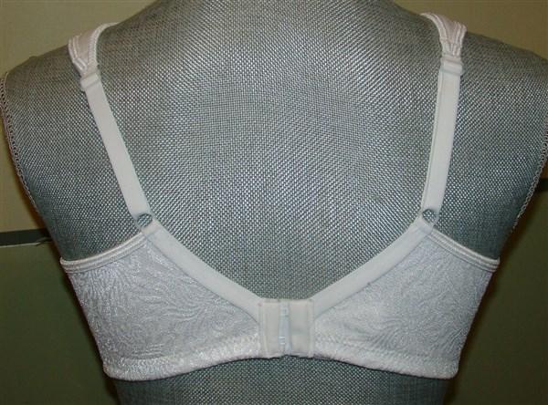 NWOT Playtex 40DD Seamless Smoothing Wirefree Bra 4049 White 127494