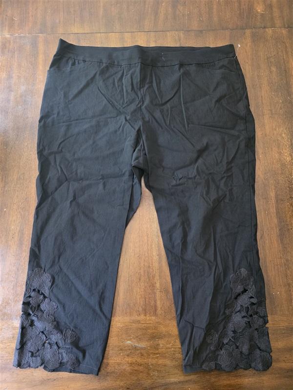NWOT International Concepts INC Black Lace-hem Capri Pants 127551