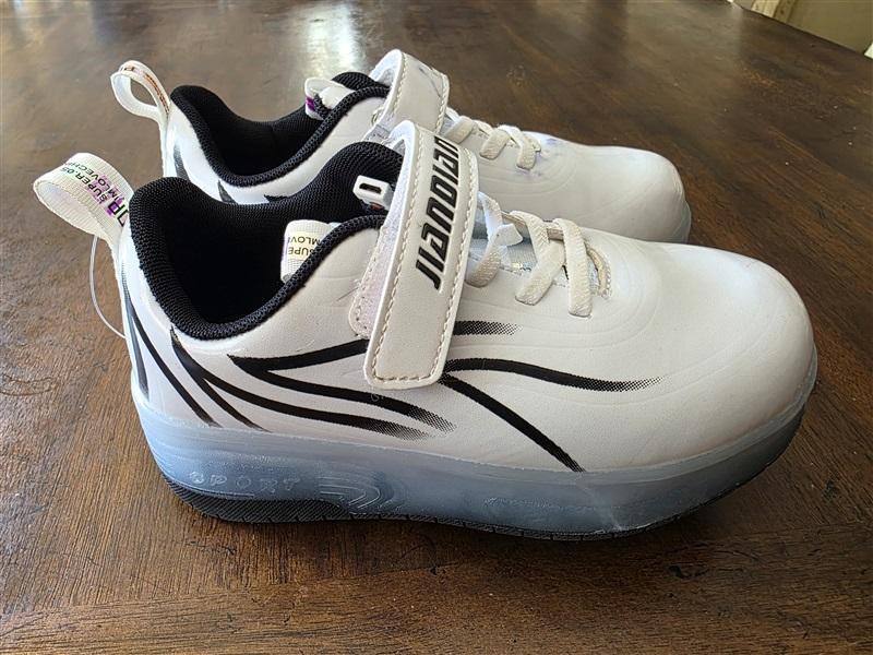 NWOT Jianoian 1.5 or 33 Roller Skate Light Up Retractable Wheels Sneakers 127558