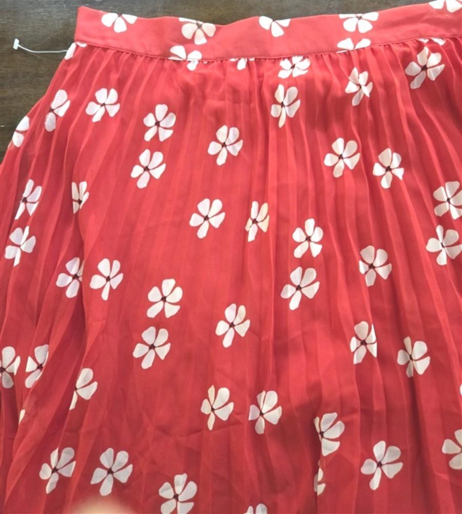 New AQUA Size M Pleated Floral Midi Length Flounce Skirt Red #128191
