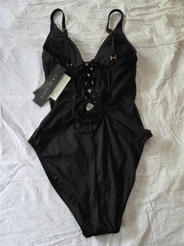 NWT La Blanca 6 Island Goddess 1PC Swimsuit Black Deep V Cross 128957