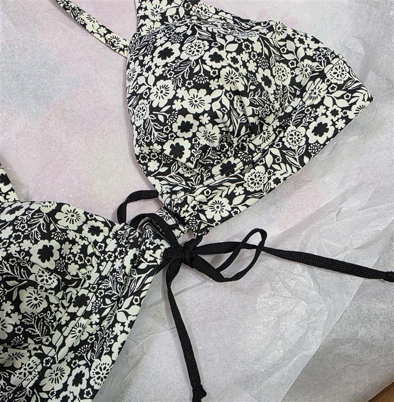 NWOT Robin Piccone XS V Neck Tie Front Bikini Swim Top Black White Flower 128958