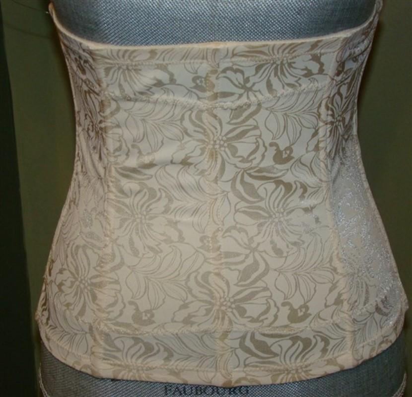 NWOT Flexees Small Instant Slimmer Long Torso Waist Nipper 6868 White 129209