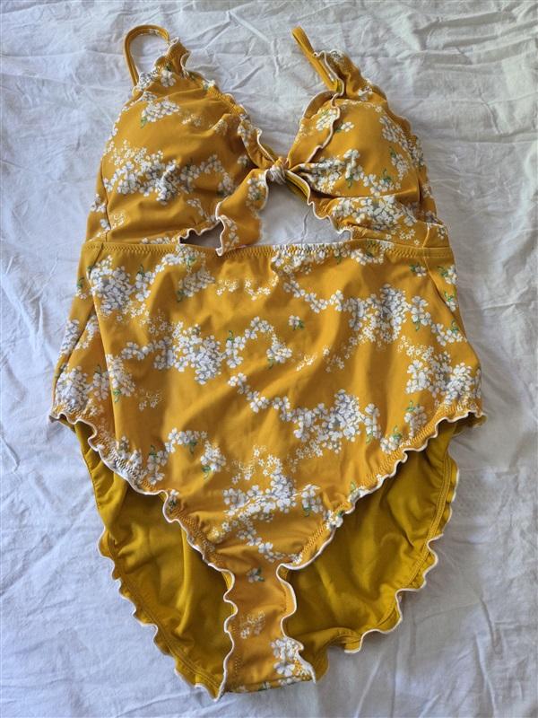 NWT Jessica Simpson XL Ruffled Edge Floral 1PC Swimsuit Yellow Floral 129522
