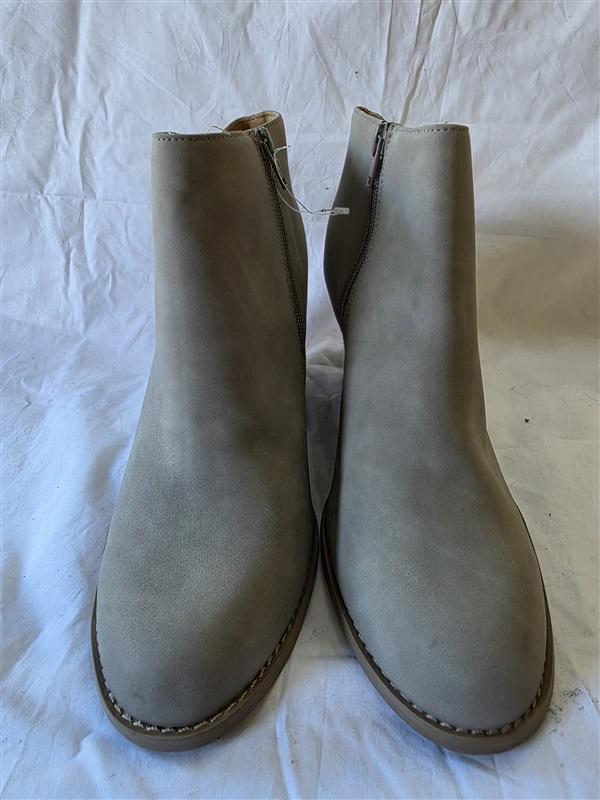 NWOT Report Guine 9.5 Wedge Booties Ankle Boots Gray 129946