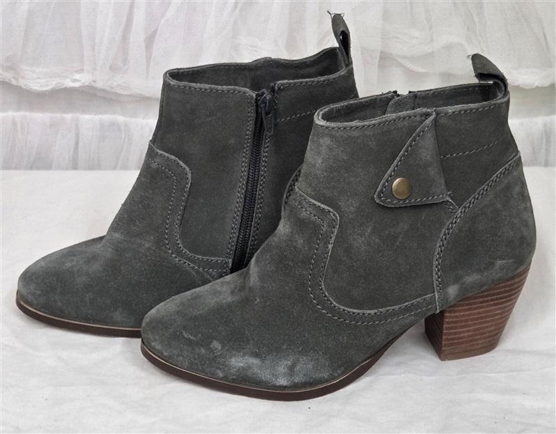 NWOT Diba 7.5 Olive Green Suede Stacked Heel Ankle Boots 130251