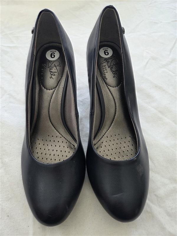 NWOTD Life Stride 6 Soft System Blue Rounded Toe Faux Leather Pumps 131702