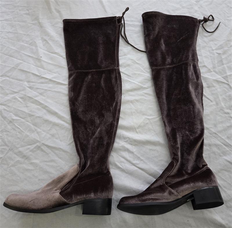 NWOT Charles & David 6.5 Knee-High Boots Tie Back Taupe Velvet 131895