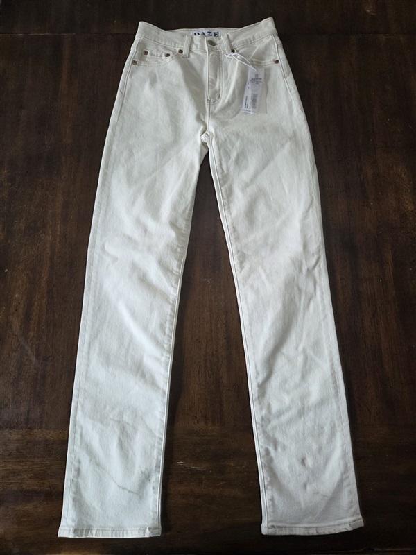 NWT Daze 24 Smarty Pants Straight Jean Cream 132007