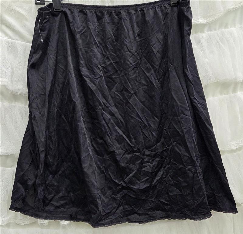 NWOT Vanity Fair 2X Black Half Slip 11760 Lace Trim 133826