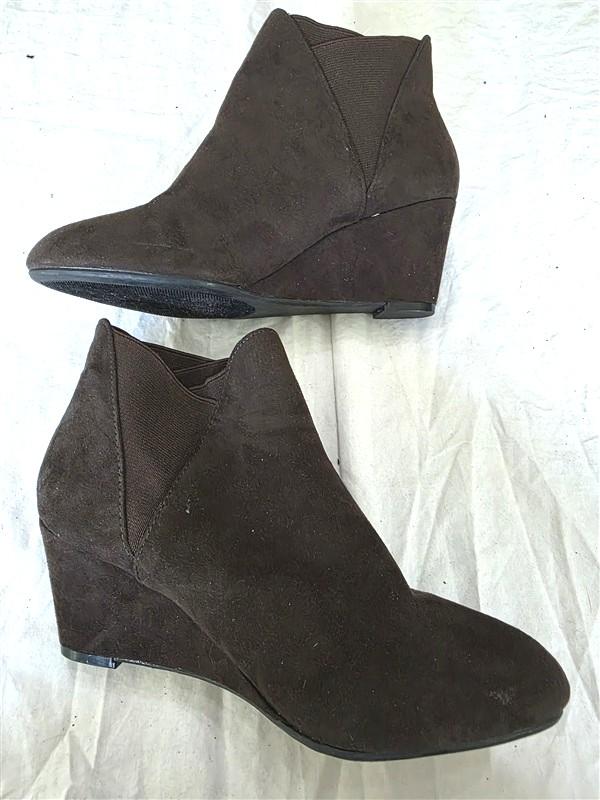 NWOT New Direction 7 Tarby Faux Suede Wedge Brown Bootie 134055