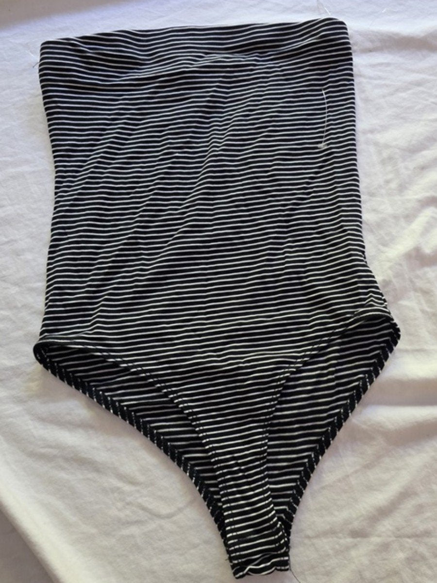 NWOT Fashion Nova Black White Stripe Bandeau Strapless Bodysuit 136346