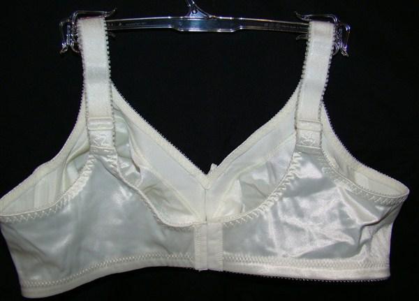 NWOT Bali 36B Double Support Wireless Bra 3820 Ivory #99159