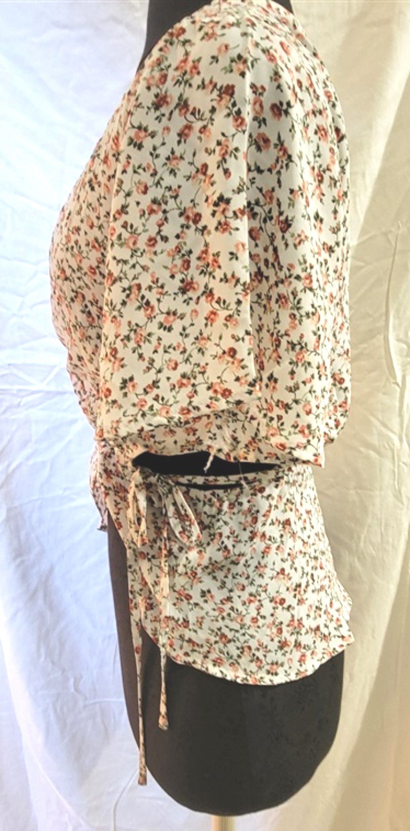 New Honey Punch Anthropologie M Crossover Cutout Ivory Pink Rose Wrap Top 111656