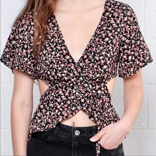 New Honey Punch Anthropologie M Crossover Cutout Ivory Pink Rose Wrap Top 111656