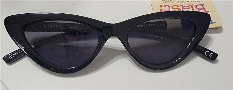NWT Foster Grant Black Narrow Cat Eye Polarized Sunglasses 115249