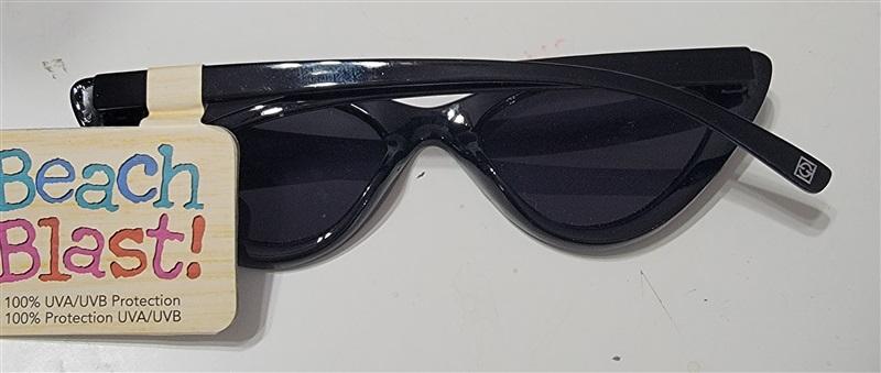 NWT Foster Grant Black Narrow Cat Eye Polarized Sunglasses 115249