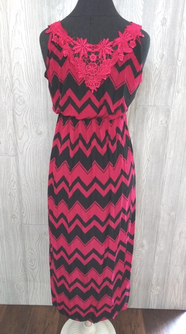 NWT V-Neck Lace Back Chevron Stretch Sundress Maxi Dress M Hot Pink & Black #21