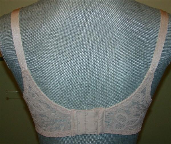 NWOT Bali 34D Lace 'N Smooth Seamless Cup Underwire Bra 3432 Beige 84113
