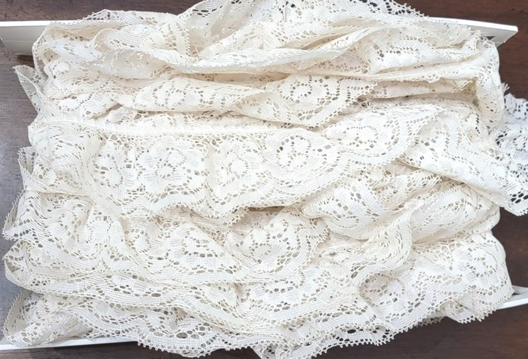 17 Yds Vintage 1980's Sew Easy Ivory Flower Ruffled Lace Trim 2" Wide L23 #94957