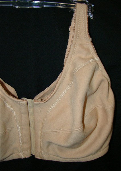 NWOT 50C Comfort Choice Wirefree Front Hook Seamless Leisure Bra Beige #97180