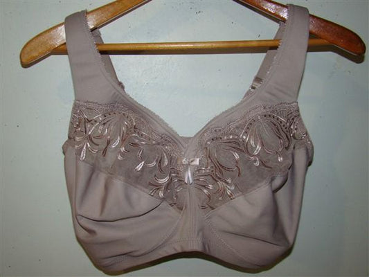 NWOt Glamorise 48C Magic Lift Soft Cup Wireless Bra 1016 Taupe #104125