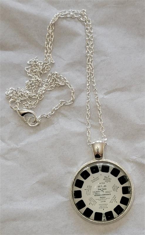 NWT View Master Six Flags Over Texas Round Necklace & Pendant 106844