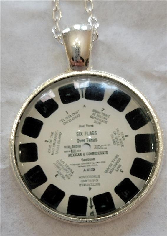 NWT View Master Six Flags Over Texas Round Necklace & Pendant 106844