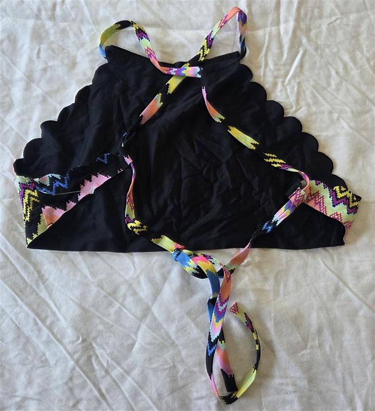 NWOT PIlyq Clara S Chevron Halter Scallop High-Neck Bikini Swim Top #106974