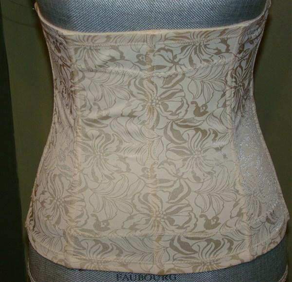 NWOT Flexees M Ivory Instant Slimmer Long Torso Waist Nipper 6868 109455