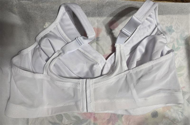 NWTD Glamorise Sports Bra 1006 Superior Support No Wires 48D White 109826