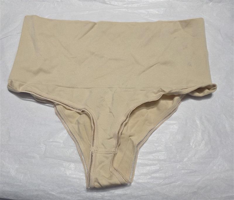 NEW Yummie Tummie S/M Seamless Shaping Thong Beige 111104