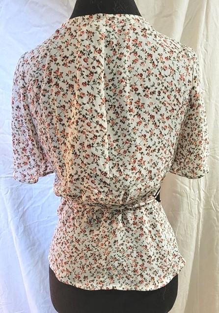 New Honey Punch Anthropologie M Crossover Cutout Ivory Pink Rose Wrap Top 111656